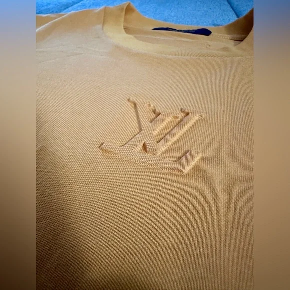 Louis Vuitton Embossed LV T-Shirt - Picture 3 of 9